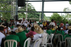 The governer addressing the communities